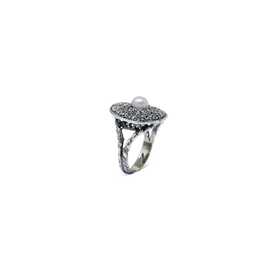 Alternative view of Anello Medusa AnMDS05-Perla
