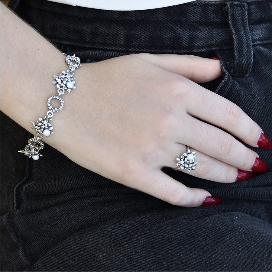 Alternative view of Anello Diana AnDn02