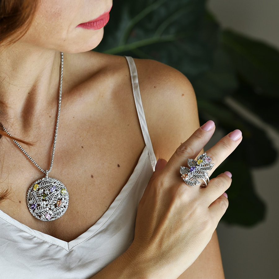 Alternative view of Collana Harmonia Hr05